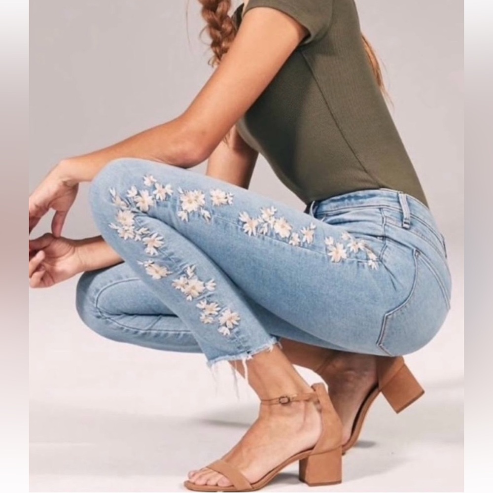 Abercrombie & Fitch High Rise Super Skinny Ankle Floral Jeans 26